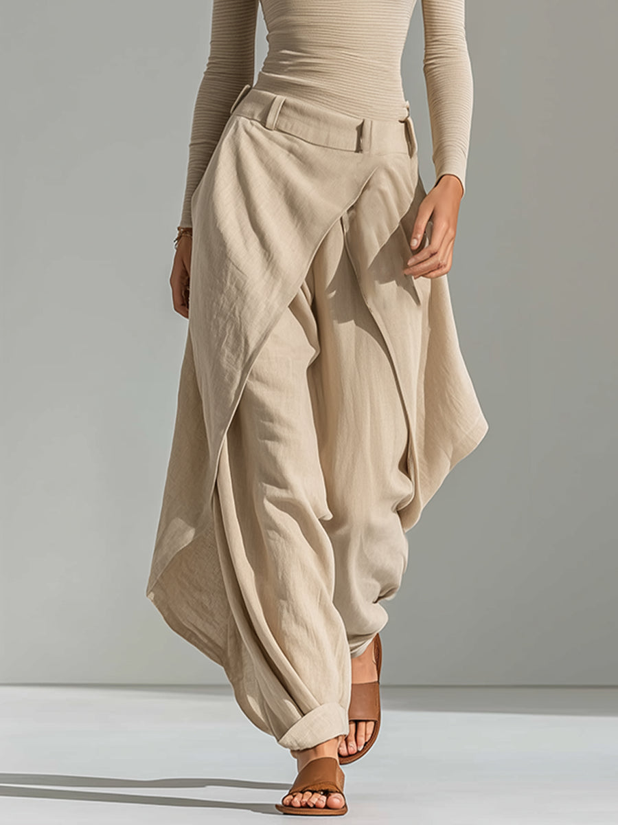 Conjunto de top beige con cuello barco y pantalón ancho con volantes