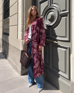 Kimono midi estampado burdeos