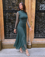 Paz · Vestido largo con manga de gasa verde