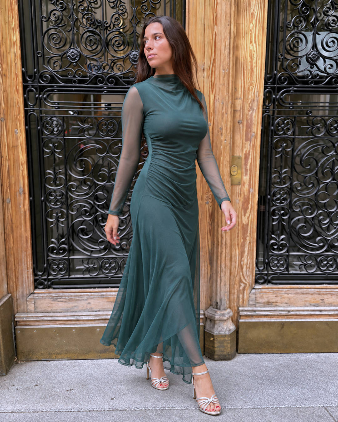 Paz · Vestido largo con manga de gasa verde