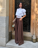 Pantalón de pernera ancha marrón