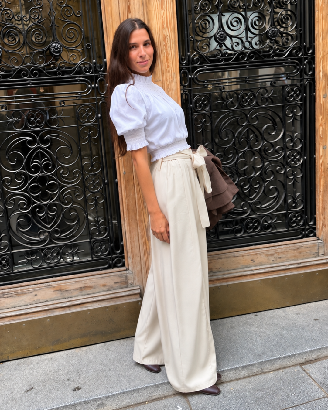 Pantalón de pernera ancha beige