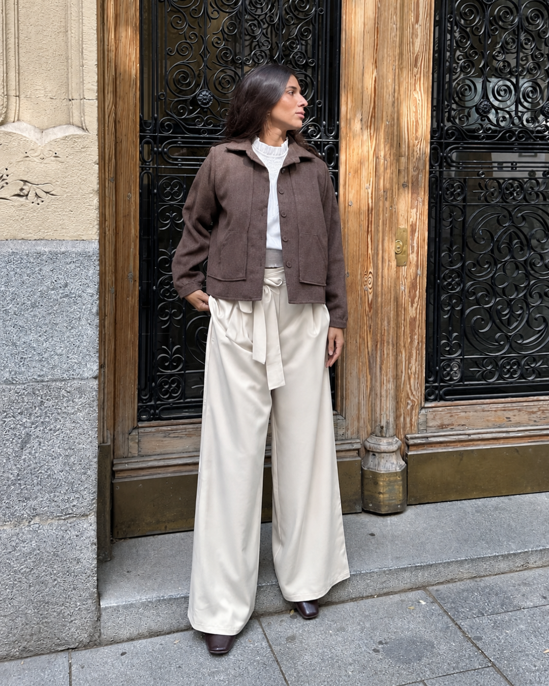 Pantalón de pernera ancha beige