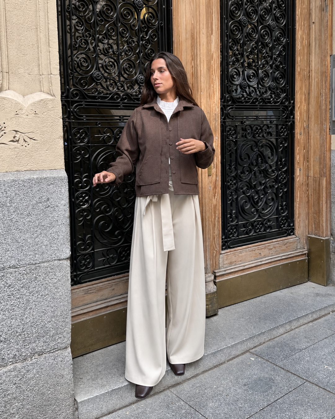 Pantalón de pernera ancha beige