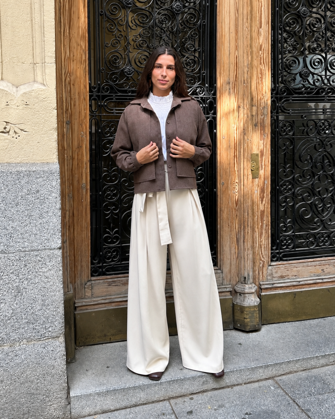 Pantalón de pernera ancha beige