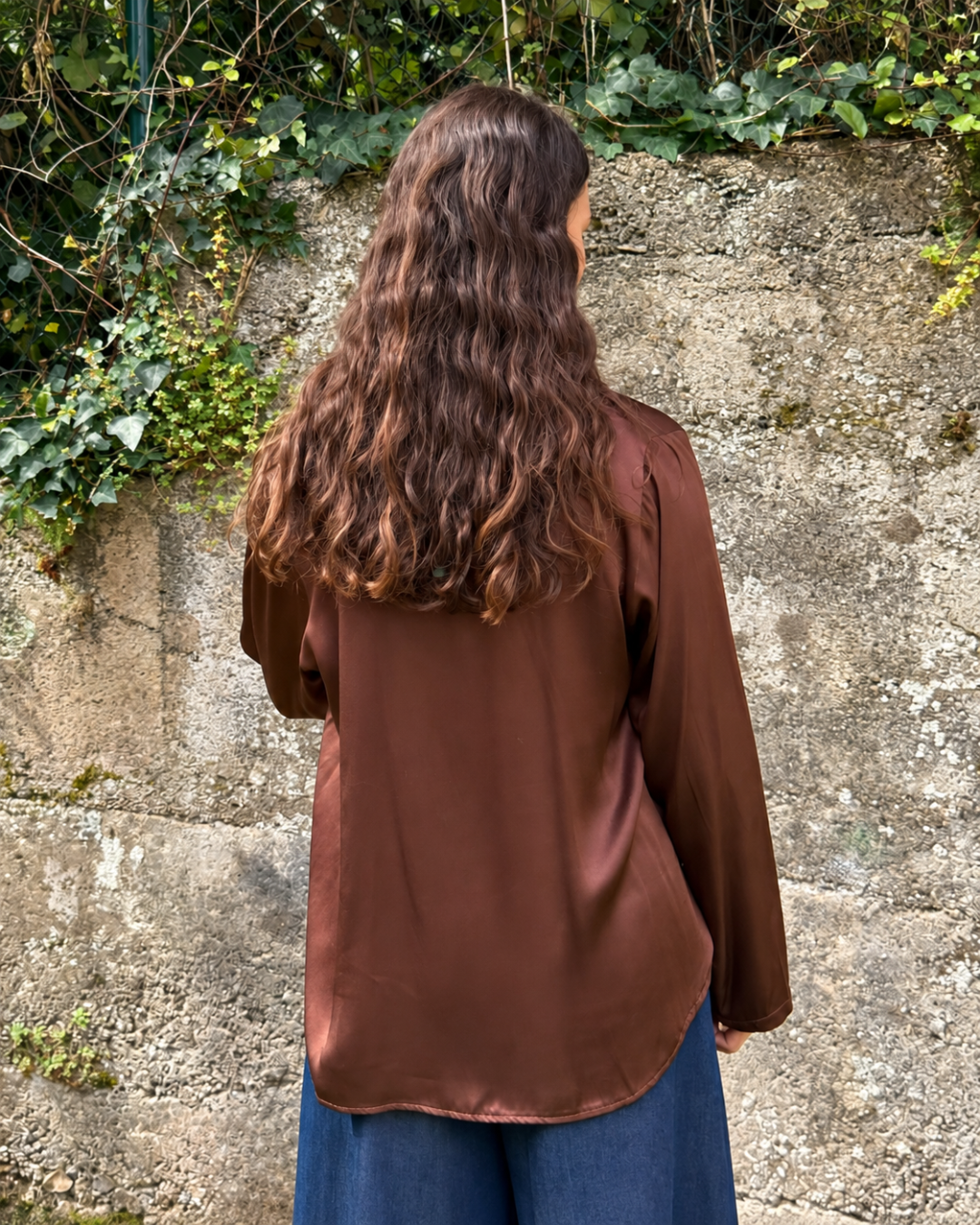 Camisa satinada marrón
