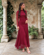 Vestido largo con manga de gasa burdeos