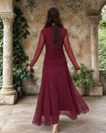 Vestido largo de cuello alto ciruela
