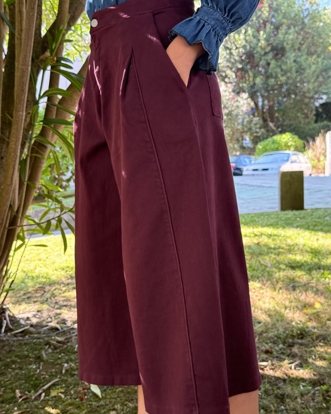 Pantalón tobillero berenjena