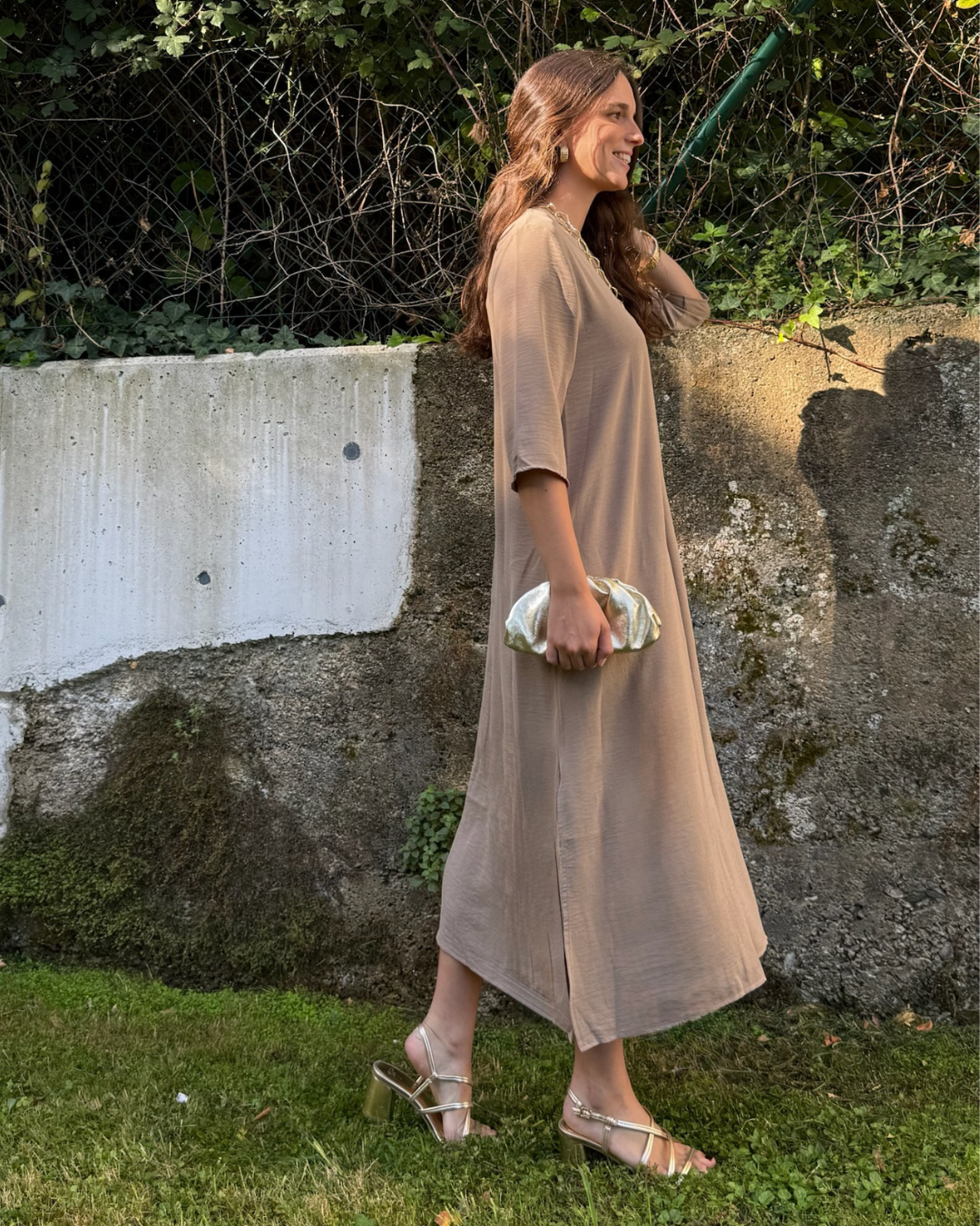 Vestido caftán midi taupe