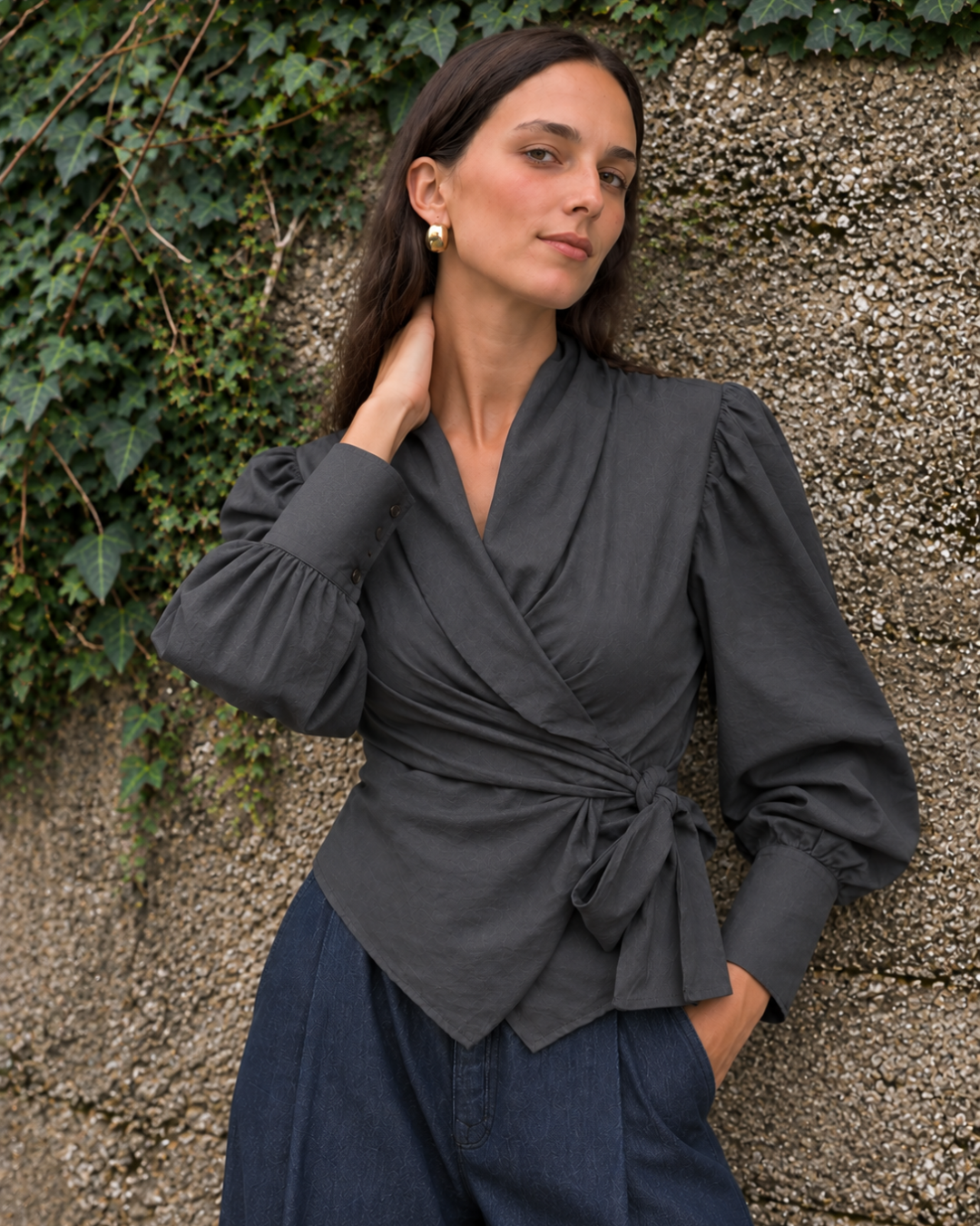 Blusa cruzada gris