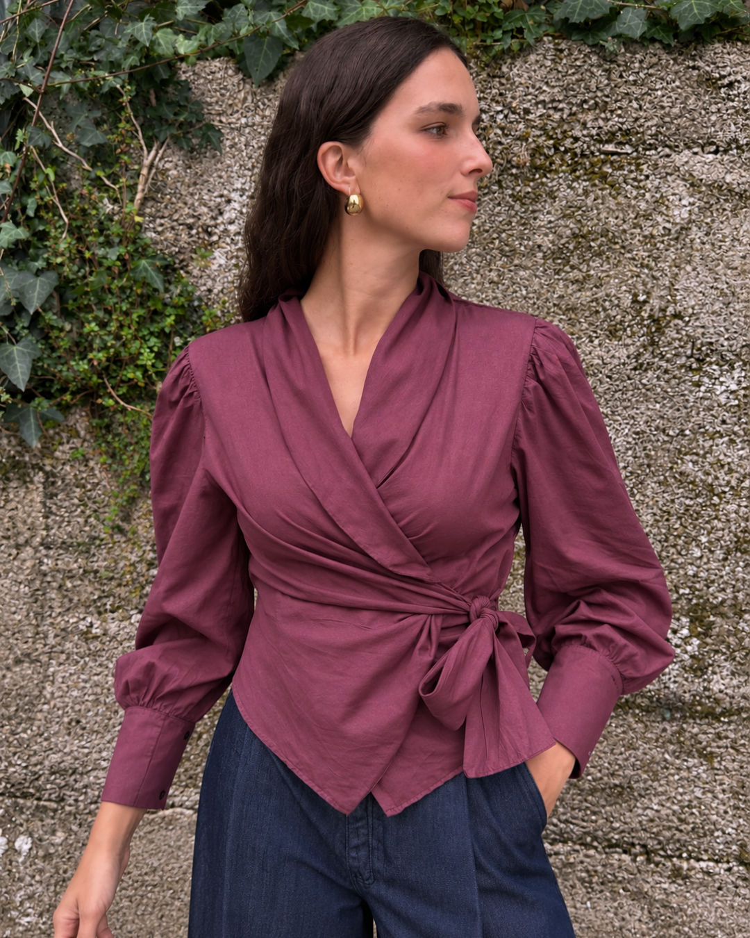 Blusa cruzada berenjena