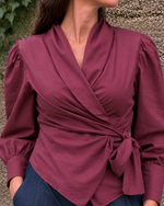 Blusa cruzada berenjena