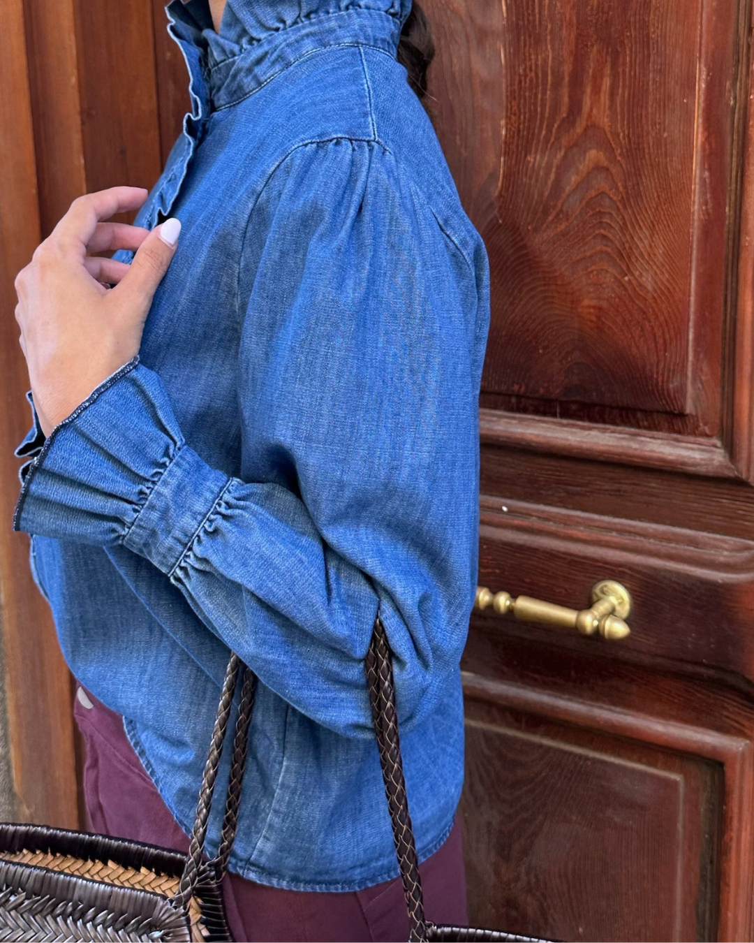 Blusa vaquera de cuello ancho