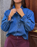 Blusa vaquera de cuello ancho