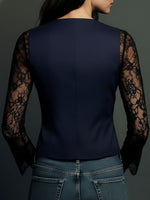 Blazer negro con mangas semitransparentes