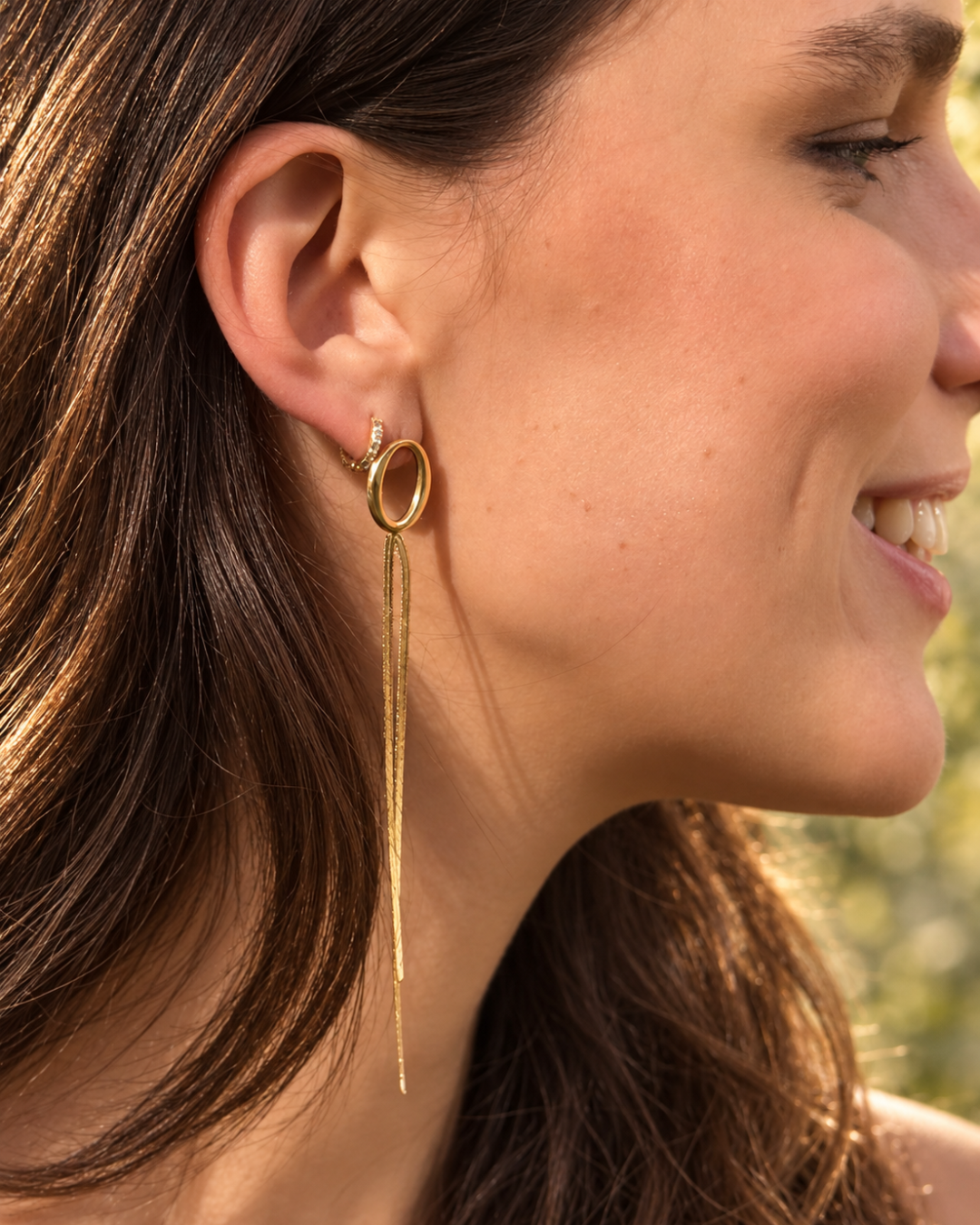 Iris · Pendientes largos dorados
