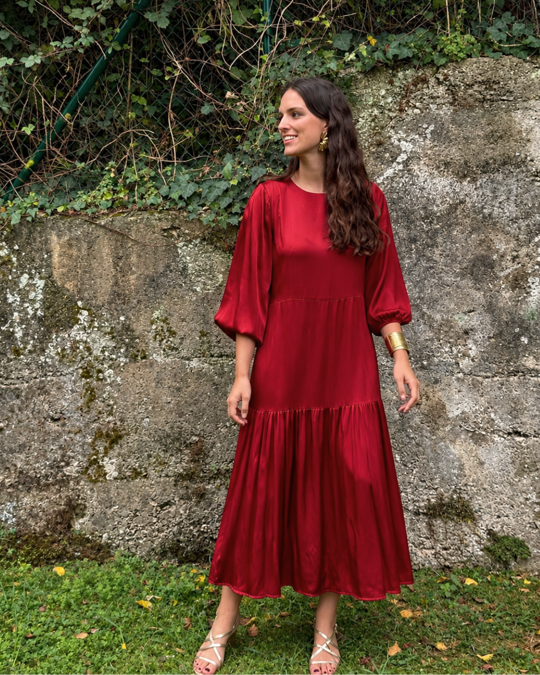 Patricia · Vestido largo satinado burdeos