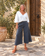 Pantalón tobillero gris