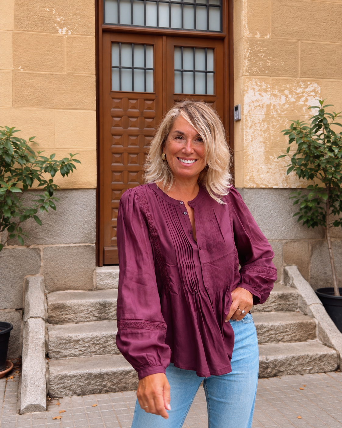 Gabriela · Camisa corta con tablas burdeos