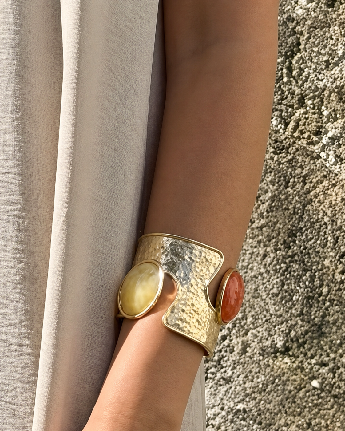 Atenea · Brazalete ancho dorado