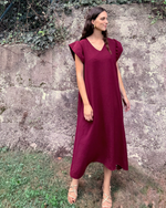Vestido largo recto burdeos