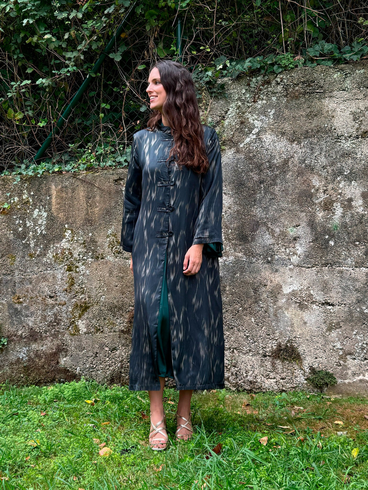 Kimono midi estampado gris