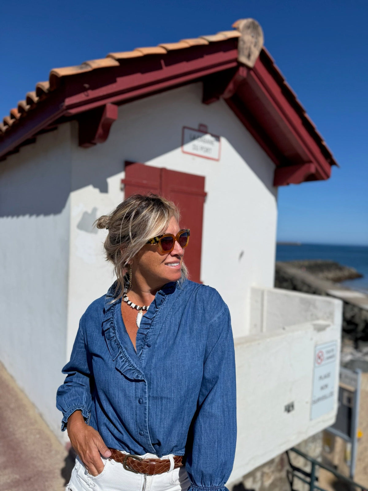 Blusa vaquera con escote en V
