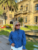 Blusa vaquera de cuello ancho