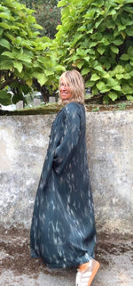 Kimono midi estampado gris