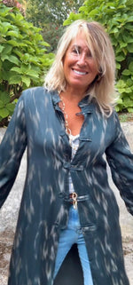 Kimono midi estampado gris