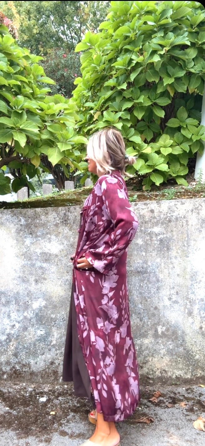 Kimono midi estampado burdeos