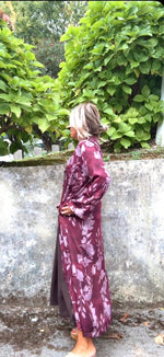 Kimono midi estampado burdeos