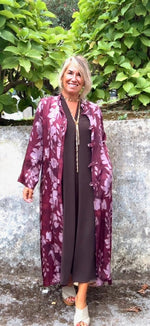 Kimono midi estampado burdeos