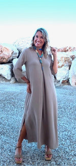 Vestido caftán midi taupe