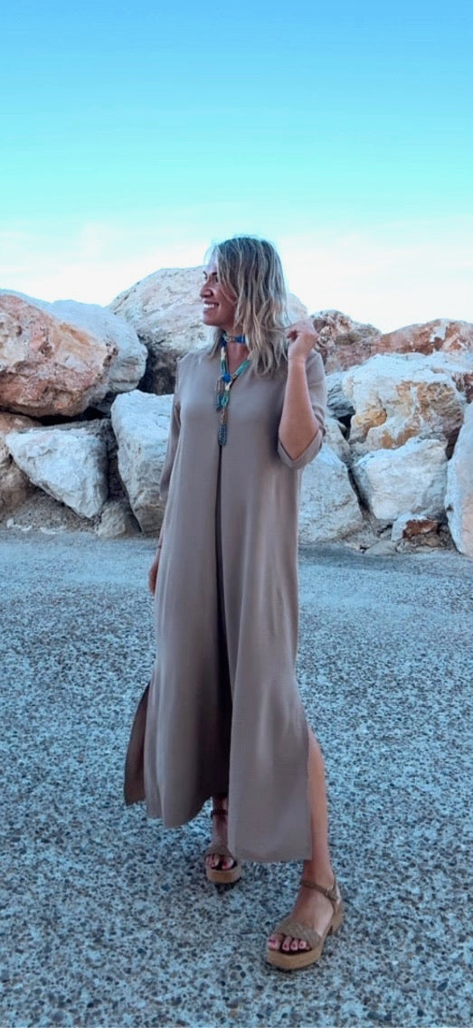 Vestido caftán midi taupe