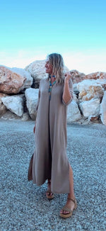 Vestido caftán midi taupe