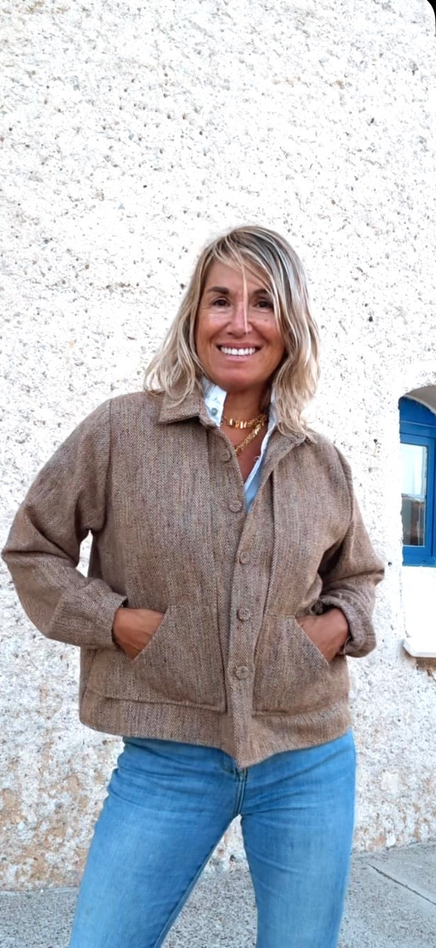 Chaqueta corta de cuello sastre