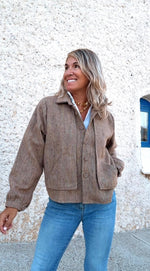 Chaqueta corta de cuello sastre