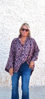 Camisa oversize asimétrica burdeos