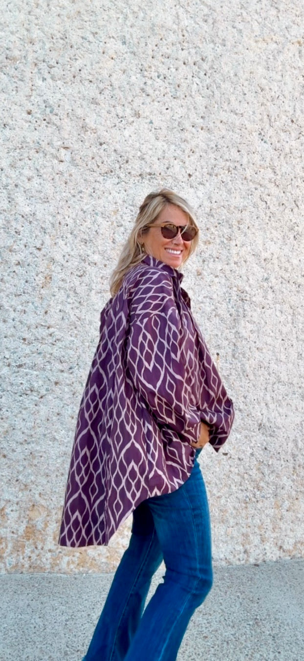 Camisa oversize asimétrica burdeos