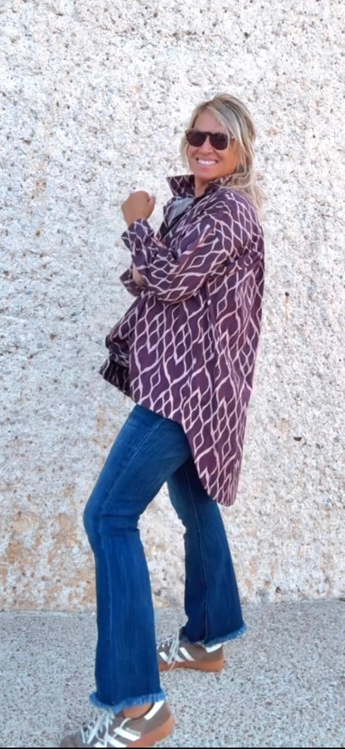Camisa oversize asimétrica burdeos