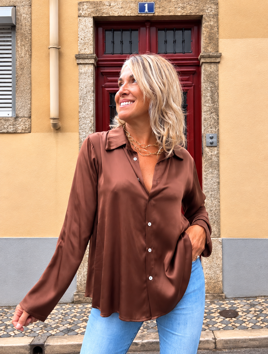 Victoria · Camisa satinada marrón