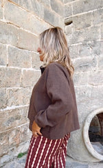 Chaqueta corta jaspeada marrón