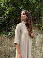 Vestido caftán midi beige