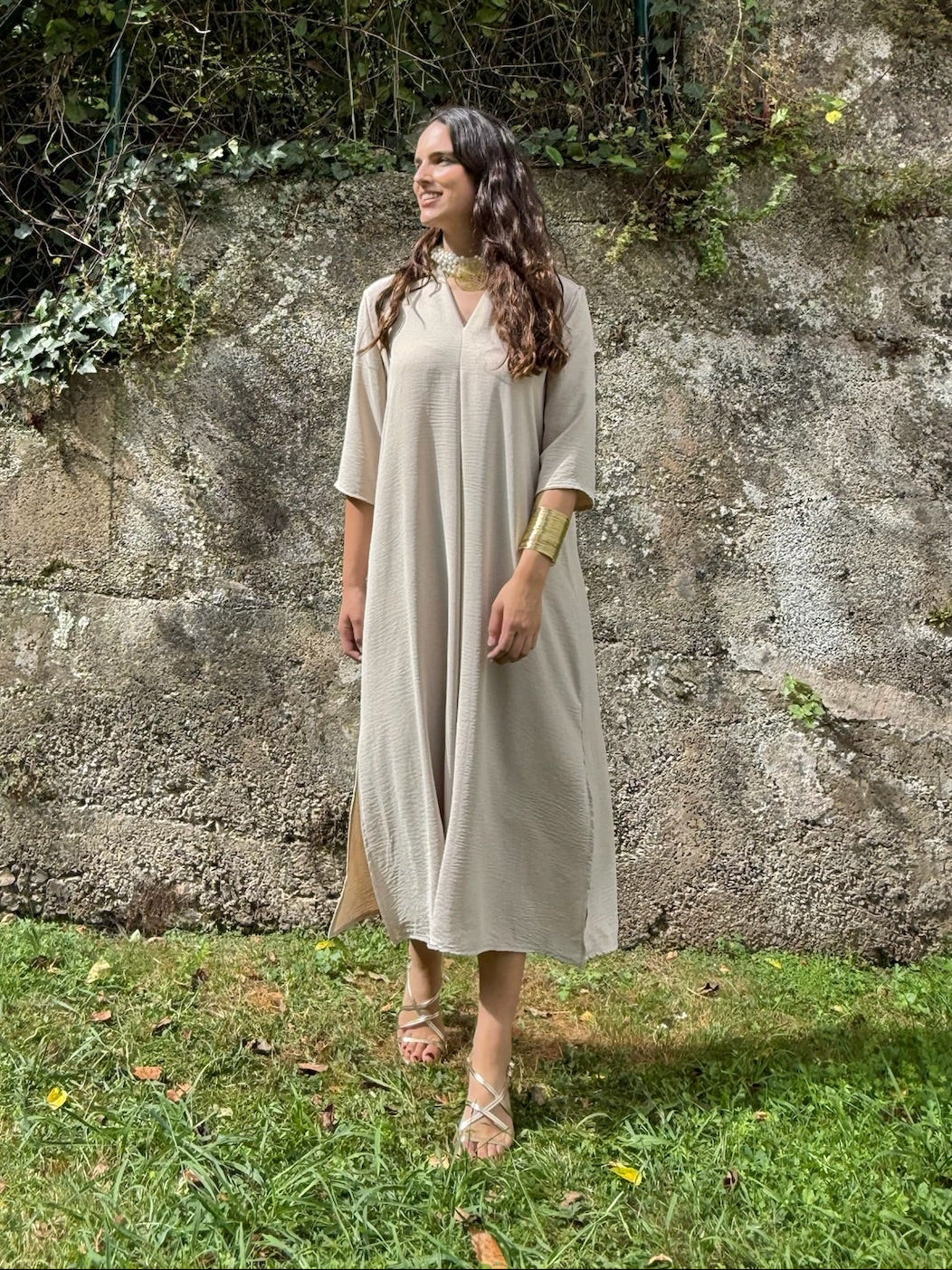 Vestido caftán midi beige