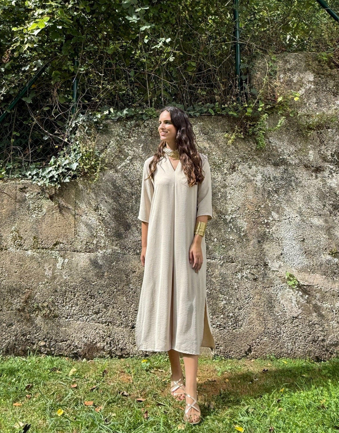 Vestido caftán midi beige