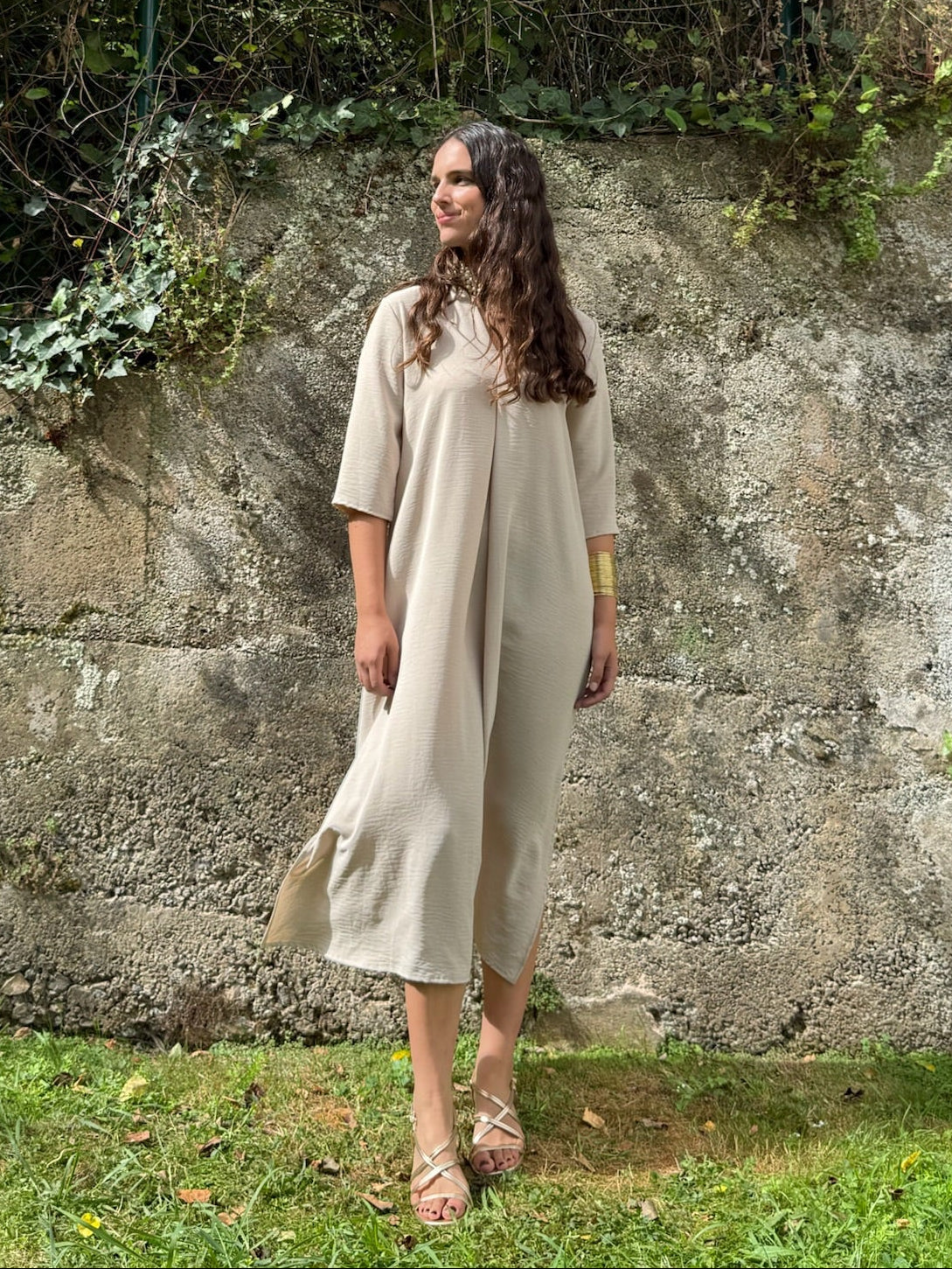 Vestido caftán midi beige