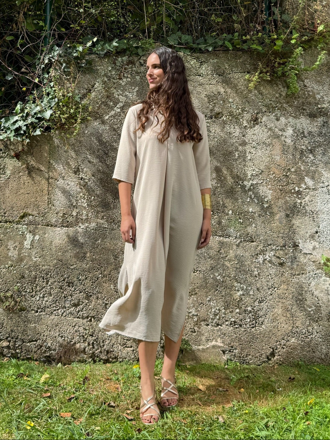 Vestido caftán midi beige