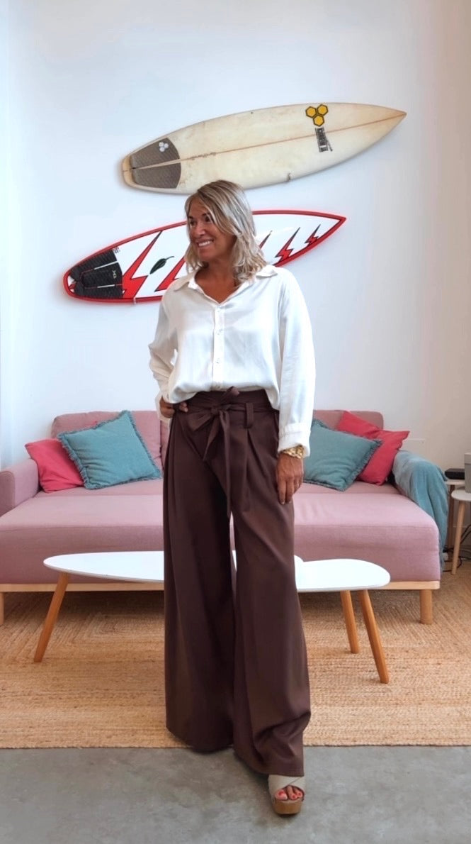 Pantalón de pernera ancha marrón